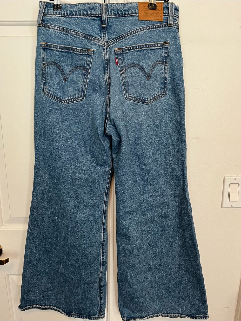 Levi’s Ribcage Bell Jeans - Picture 2 of 5